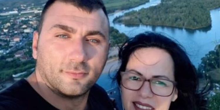 E rëndë/ 34-vjeçari qëllon me armë të dashurën dhe pastaj veten