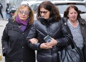 Helena Kadare shkon në SPAK për të mbështetur Erion Veliajn