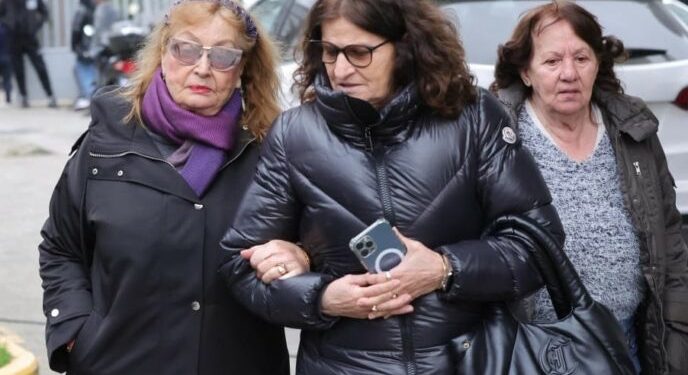 Helena Kadare shkon në SPAK për të mbështetur Erion Veliajn