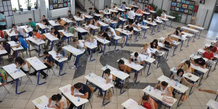 Matura Shtetërore 2025/Shpallen datat për plotësimin e formularëve A1 dhe A1Z