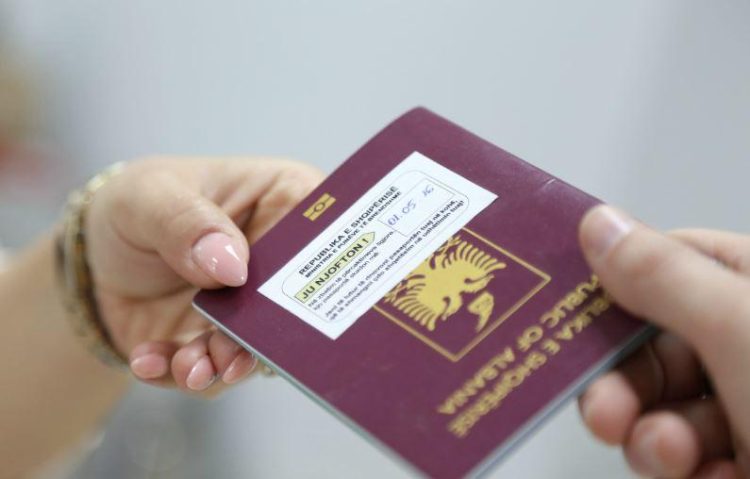 Zgjedhjet parlamentare 2025/Qeveria shtyn afatin e pasaportave, Ministri Hoxha: Përfitojnë 500 mijë qytetarë