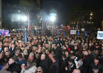 Zgjati më pak se 2 orë, mbyllet protesta e opozitës