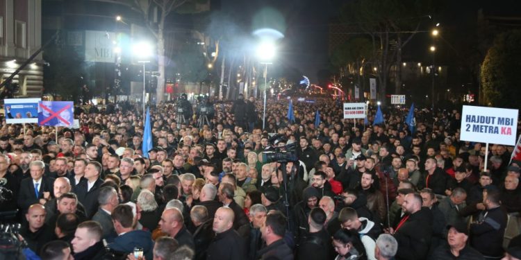 Zgjati më pak se 2 orë, mbyllet protesta e opozitës