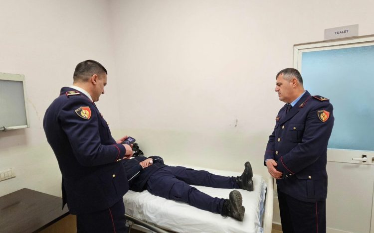 U dëmtuan gjatë protestës së opozitës, ja si paraqitet gjendja shëndetësore e tre policëve