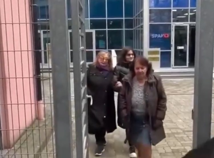 Helena Kadare shkon në SPAK për të mbështetur Erion Veliajn