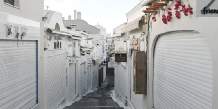 Tërmetet nuk ndalen, Santorini një ishull fantazmë (FOTO)