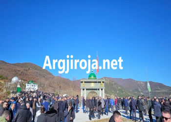 Lamtumirë Baba Hekurani, njerëz pafund në ceremoninë mortore në Alipostivan (FOTO)