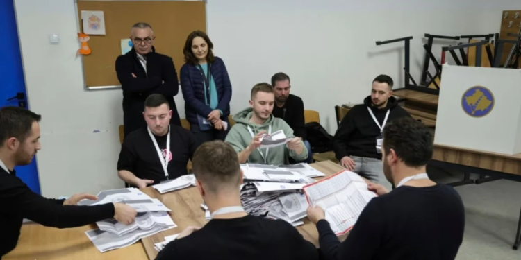 Numërohen gjysma e votave në Kosovë, kryeson Albin Kurti