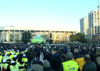 Arrestimi i Veliajt, nis takimi i madh i Ramës me punonjësit e bashkisë (VIDEO LIVE)