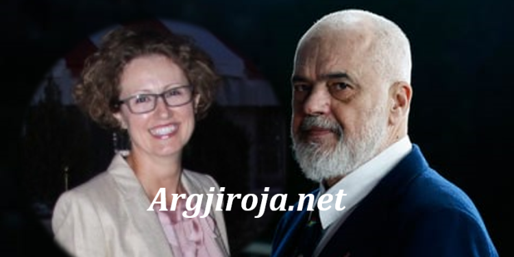 Lëvizje në Kryeministri, kush është gruaja që i vjen në krah Ramës