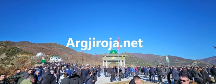 Lamtumirë Baba Hekurani, njerëz pafund në ceremoninë mortore në Alipostivan (FOTO)