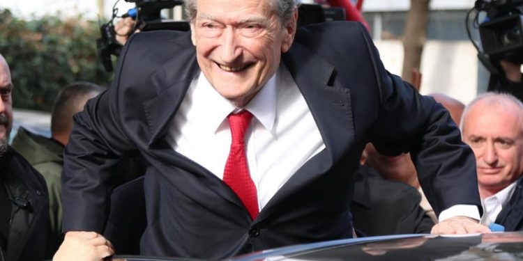 Berisha kërkon dorëheqjen e Ramës, se ka vjedhur paratë e… amerikanëve: Ktheju urgjentisht ato që iu ke vjedhur, se s’do i paguajmë ne