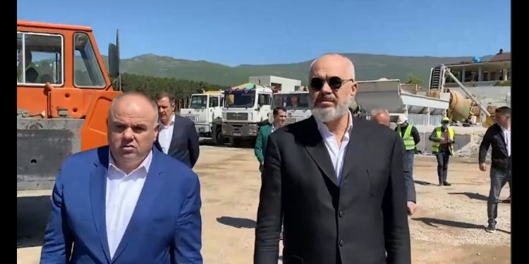 Rama duhej të reagonte që për Safet Gjicin, e arrestuan dhe dënuan vetëm pse bëri seks në zyrë