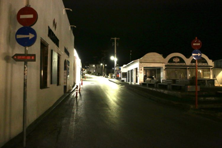 Natë ankthi në Santorini: 7 tërmete mbi 4 ballë brenda një ore. Ishulli braktiset masivisht (FOTO)