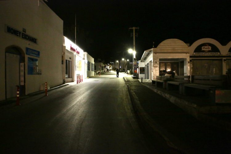 Natë ankthi në Santorini: 7 tërmete mbi 4 ballë brenda një ore. Ishulli braktiset masivisht (FOTO)