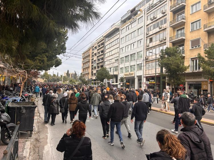 Tragjedia në Tempe/Paralizohet Greqia, mijëra punonjës në grevë