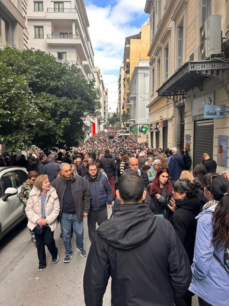 Tragjedia në Tempe/Paralizohet Greqia, mijëra punonjës në grevë