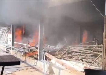 Merr flakë një hotel në Sarandë