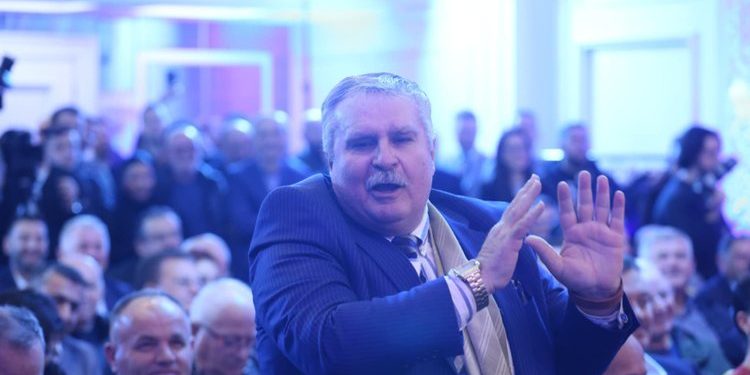 Berisha porosi Kujtim Gjuzit: Jepja ato mustaqe Edi Ramës, se çmendet pas mustaqeve të tua