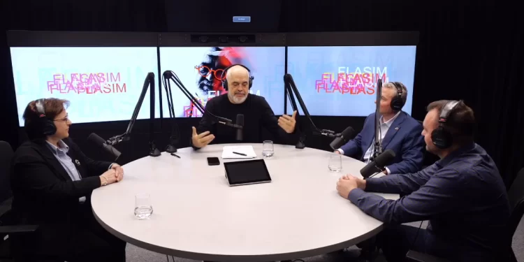 ‘Ke vënë shumë burra në rresht’/ Rama batuta me kandidaten e Gjirokastrës, Dhimitri: Emigrova në Greqi por nuk e gjeta veten atje