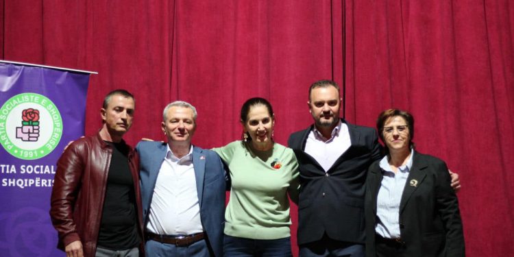 “Ne jemi skuadra fituese Gjirokastra 2030”, Kumbaro prezanton te socialistët kandidatët për deputetë