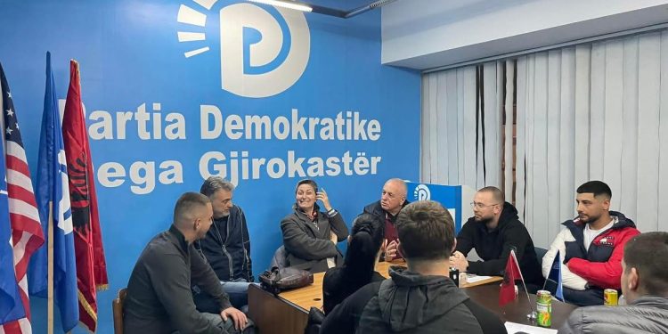 Tritan Shehu mbledh të rinjtë e PD Gjirokastër: Më 11 maj Shqipëria voton për të ardhmen!