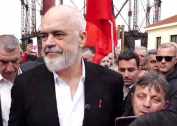 Rama në Athinë: Shqipëria ka paga më të mira dhe taksa më të ulëta se Greqia!