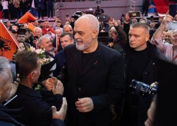 “Administratën e ke zero…”, si iu përgjigj Rama shqiptares në Athinë: Mos më thuaj se këtu në Greqi…