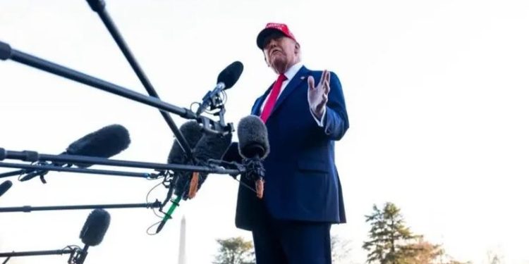 Trump tallet me Zelenskyn: “I forti i madh”, do të vazhdojë luftën. Le ta bëjë i vetëm