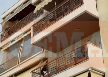 E rëndë në Greqi: Shqiptari vret gruan dhe vetëvritet duke u hedhur nga ballkoni