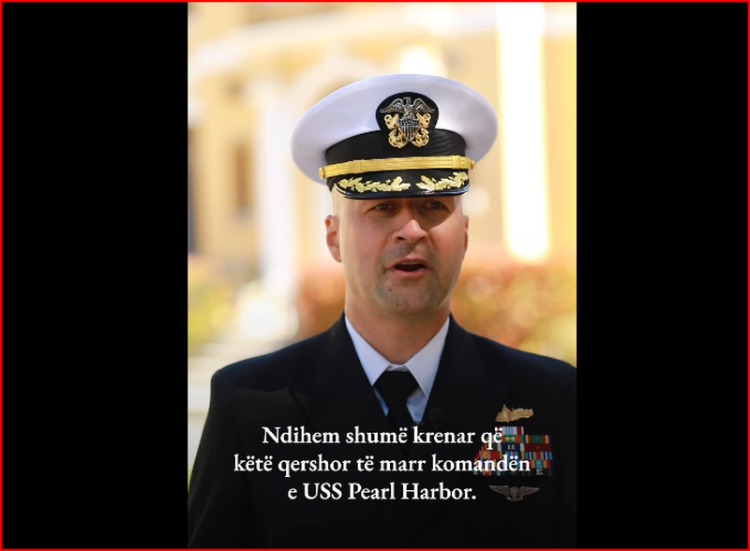 Komandanti shqiptar merr drejtimin e luftanijes amerikane Pearl Harbor