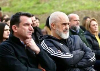 Veliaj: Kam një jetë që punoj krah Ramës, PS po mban qëndrimin e duhur