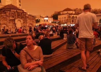 Pluhuri Saharasë mbulon Athinën