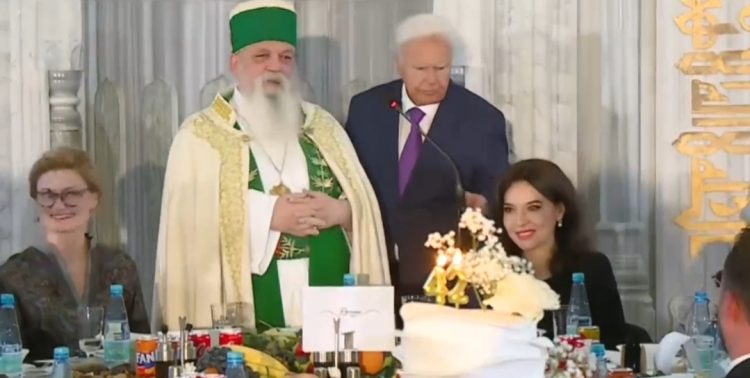 Baba Mondi surprizë Elisa Spiropalit për ditëlindje: Të na nxjerrësh ligje të ëmbla