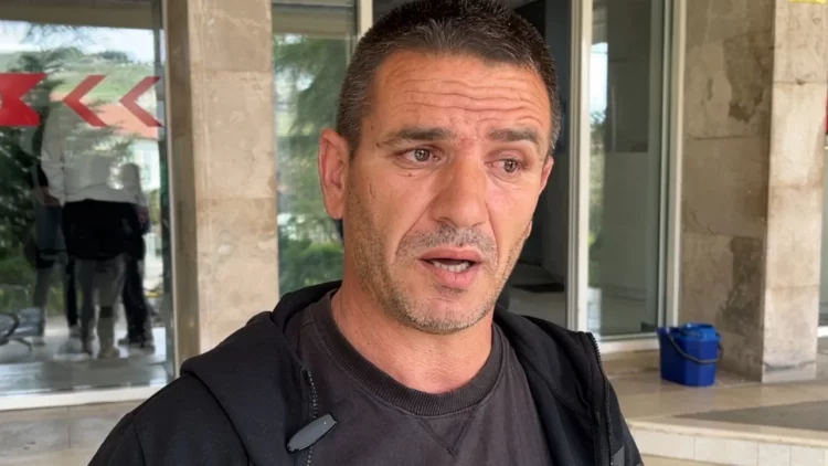 Babai i 17-vjeçarit të plagosur me thikë në Sarandë: Konflikti ka nisur më herët, nga frika na tha se kishte rënë nga shkallët