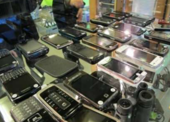 I riu nga Delvina mashtron tregtarin në Gjirokastër, blen dy celularë me dollarë të falsifikuar