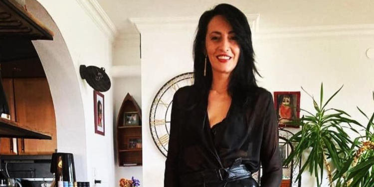 Zhaku: Eskortat e Tiranës prezantohen si këngëtare dhe modele!