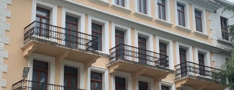 Gjirokastra italiane, të pathënat e godinave që ndryshojnë nga stili otoman (VIDEO)