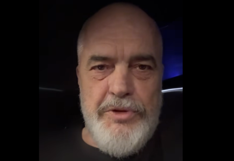 Rama krahason Bashën me Koçin e teto Ollgës: Të zgjodhën për dhëndër, po nuk ngjiti (VIDEO)