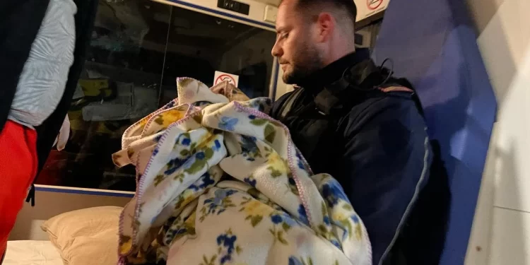 Çmenduri në Vlorë, nëna përplas disa herë në tokë foshnjën e saj 5 muajshe (FOTO)