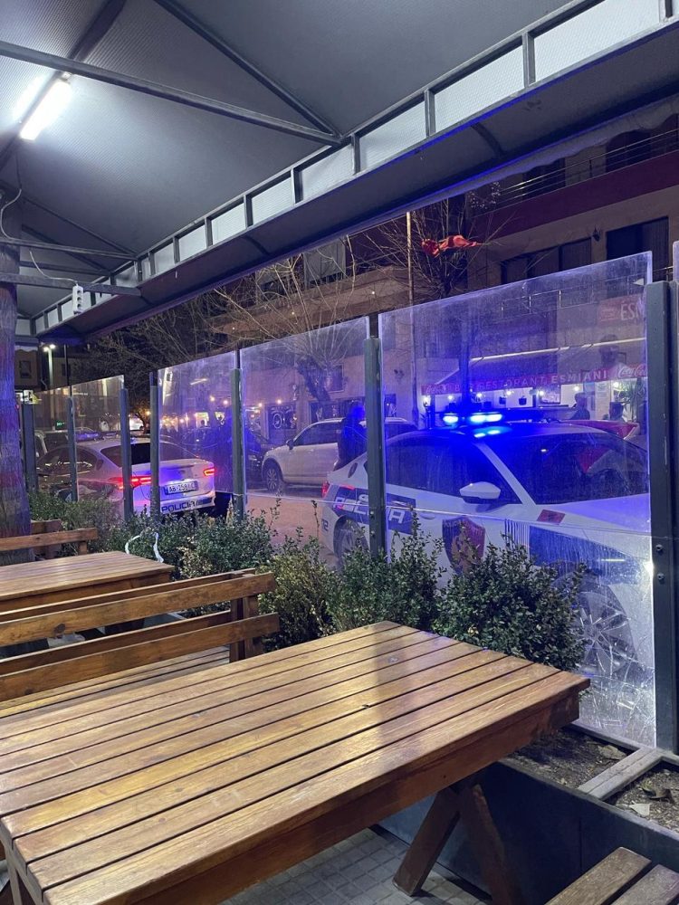 Çmenduri në Vlorë, nëna përplas disa herë në tokë foshnjën e saj 5 muajshe (FOTO)