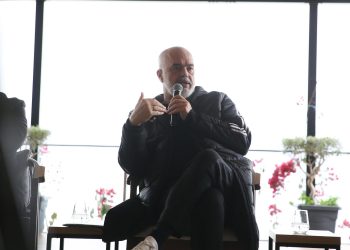 Rama: Vërtet në Amerikë mund të punosh dhe të kursesh, por në Evropë është e pamundur!