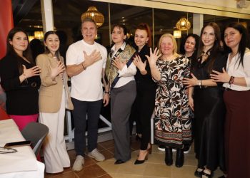 Gjiknuri takim me gratë e vajzat e rrethit të Sarandës: Vota për PS, garanci për të ardhmen