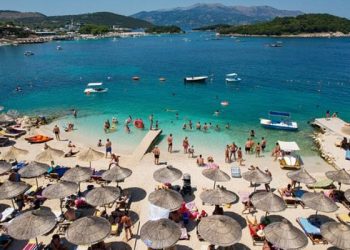 Rama: Ksamili si një krevat i madh. Ka ngelur pa parë vetëm shezlongë nën ujë dhe çmime 1 mijë euro, aty ngelesh shtatzënë se s’bën dot tjetër gjë