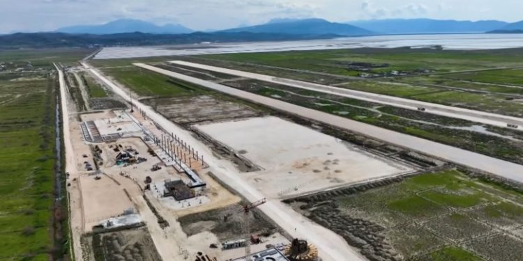 Punëtori humbi jetën në kantierin e aeroportit të Vlorës, arrestohet administratori i kompanisë!