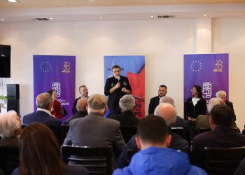 Çuçi takim me pensionistët në Delvinë: Brenda këtij mandati s’do të ketë pension nën 200 euro në muaj