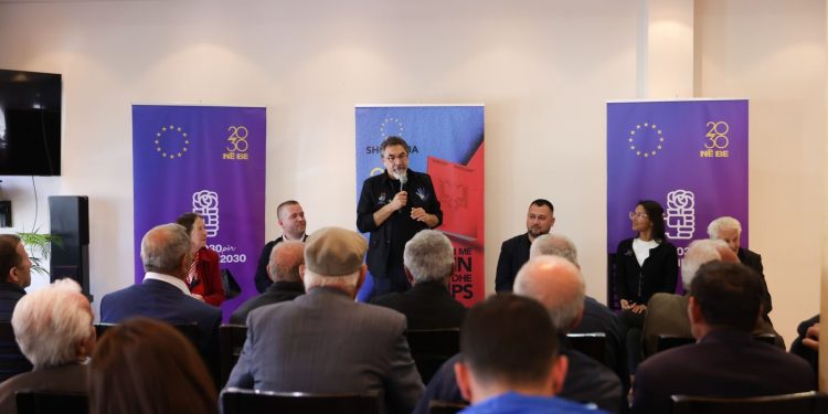 Çuçi takim me pensionistët në Delvinë: Brenda këtij mandati s’do të ketë pension nën 200 euro në muaj