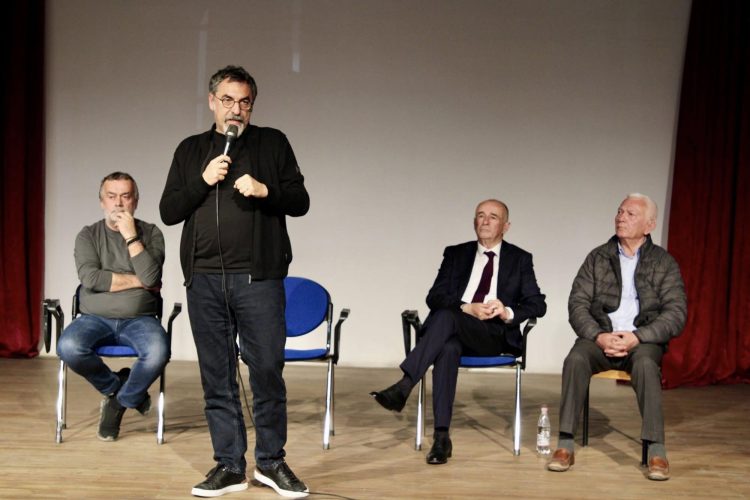 Çuçi në Finiq, prezanton Vasil Llajon: Qytetar i mirë nga radhët e minoritetit grek. Meriton mbështetjen në 11 maj