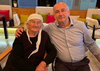 Zgjedhjet, Vasil Llajo merr bekimin e nënës: Oguri më i bukur dhe më i vyer për mua