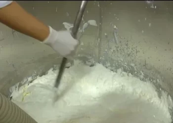 Qumështi me vaj palme, në Shqipëri janë importuar 2.9 milionë litra gjatë vitit 2024! Për çfarë përdoret?!